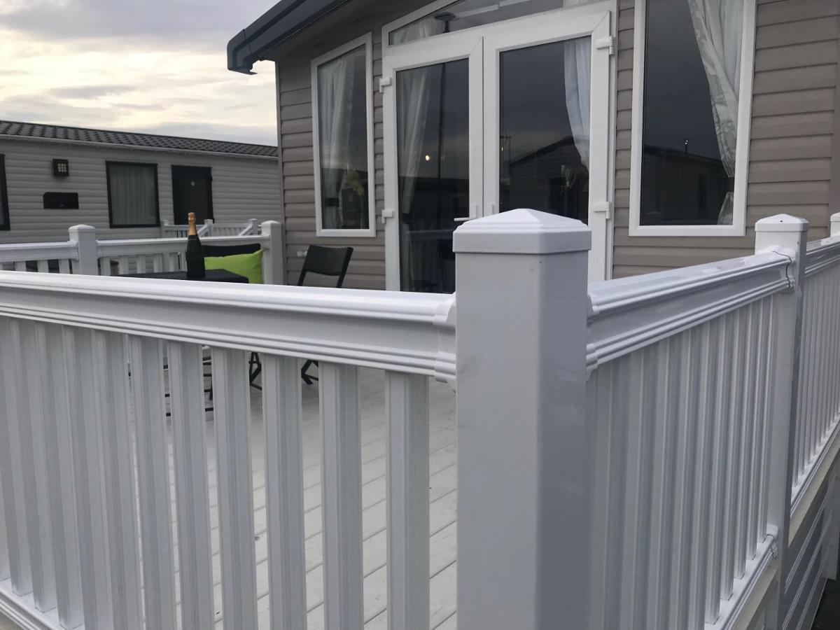 Flamingo Land Private Caravan - No 8 Cedarwood Hotel Kirby Misperton Exterior foto