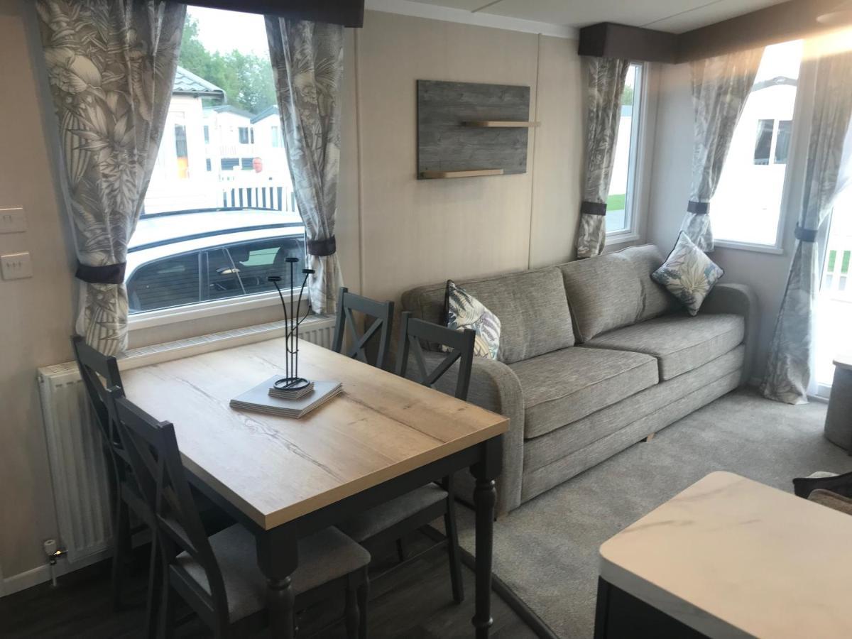 Flamingo Land Private Caravan - No 8 Cedarwood Hotel Kirby Misperton Exterior foto