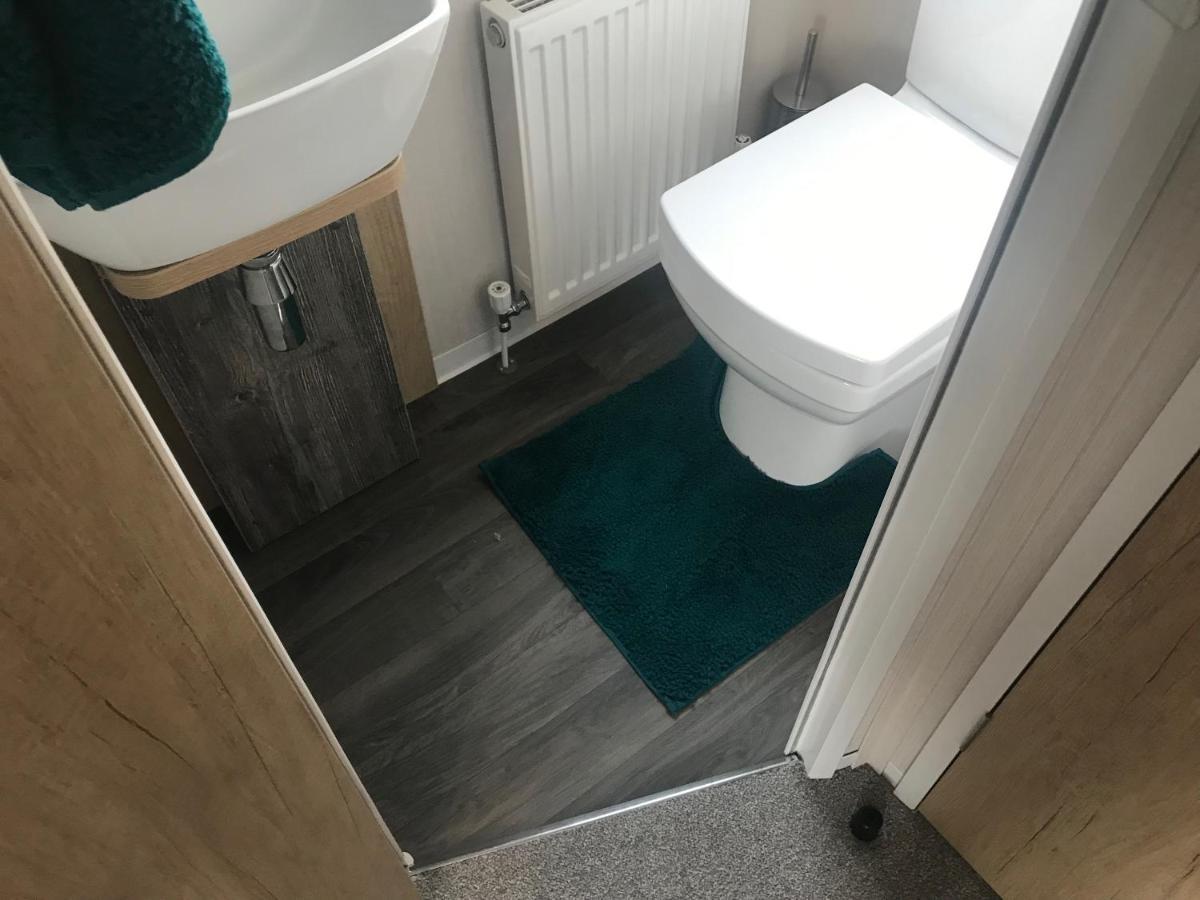 Flamingo Land Private Caravan - No 8 Cedarwood Hotel Kirby Misperton Exterior foto