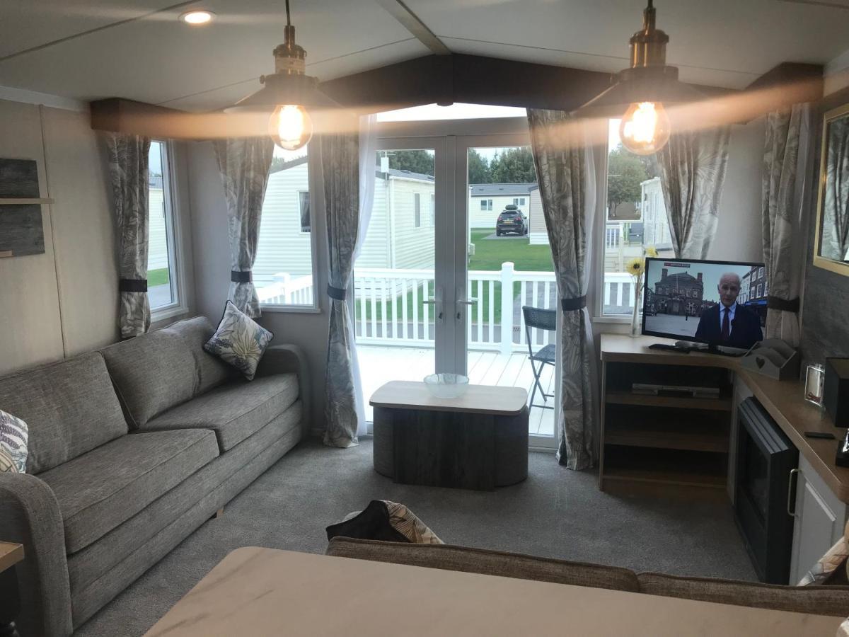 Flamingo Land Private Caravan - No 8 Cedarwood Hotel Kirby Misperton Exterior foto